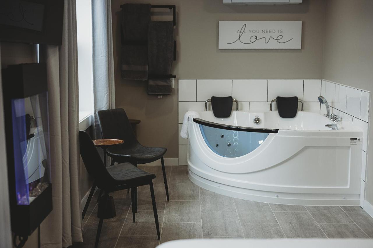 Riverside Suites Гранд Фолс - Уиндзор Стая снимка